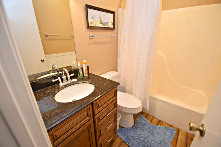 Bathroom 4, Lagoon Run, Baldwin