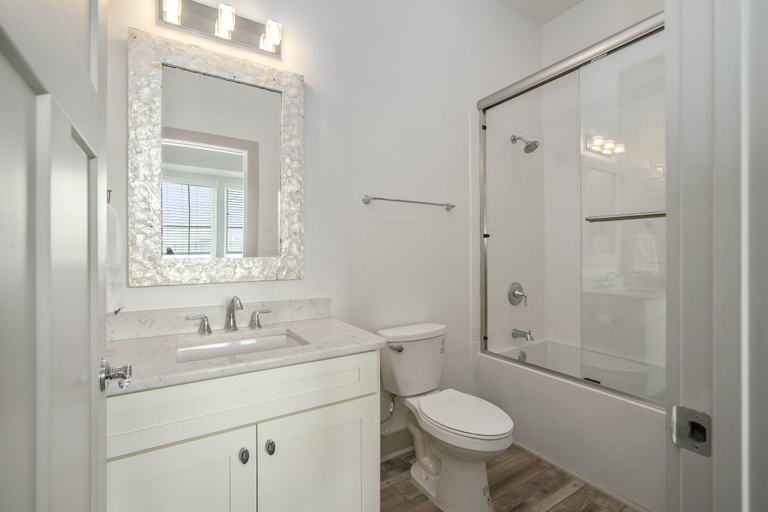 Bathroom 3, Marina Del Bell - Elevator! Boat Slip for Rent!, Nueces