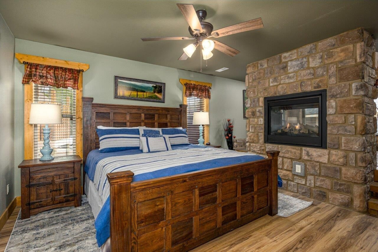 Bedroom 3, Time for Us, Sevier