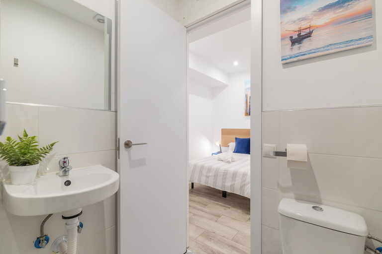 Bathroom 3, LooP Las Ventas - Adults Only, Madrid