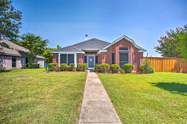 Family-Friendly Rowlett Home about 23 Mi to Dallas, Dallas