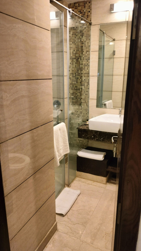 Bathroom, DS Clarks Inn Gurgaon, Gurgaon
