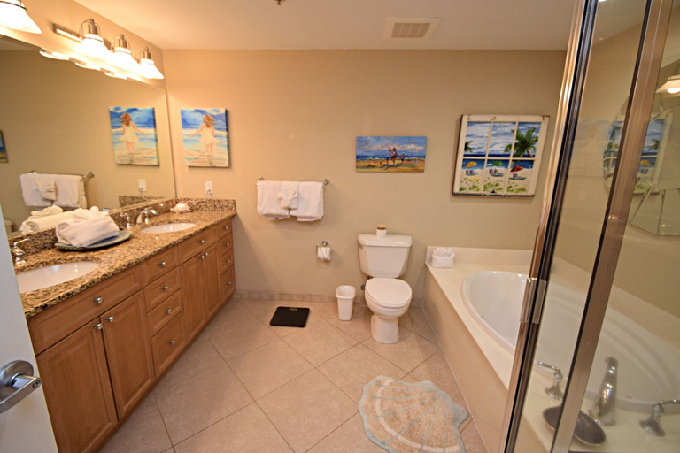 Bathroom 4, Escapes To The Shores, Baldwin