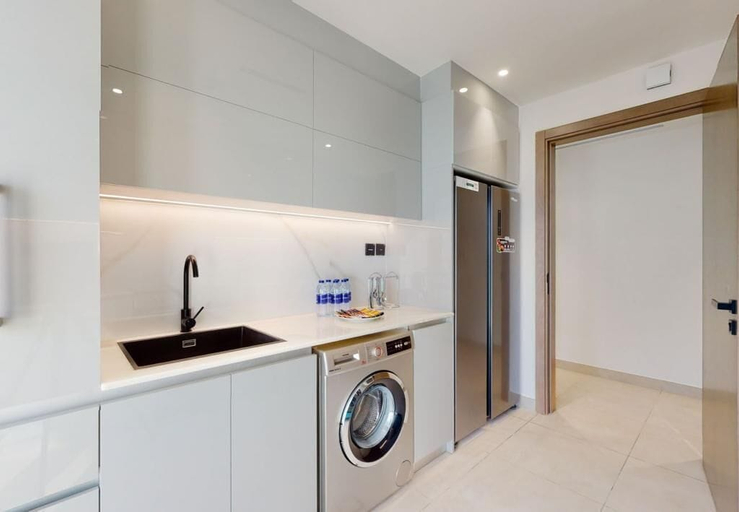 Private kitchen, Luxury 3BR Designer Retreat with Parking, Dubai