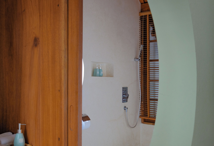 Bathroom 5, Nha Binh Homestay, Da Nang