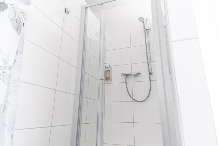 Bathroom 5, Hostel Messe Laatzen, Region Hannover
