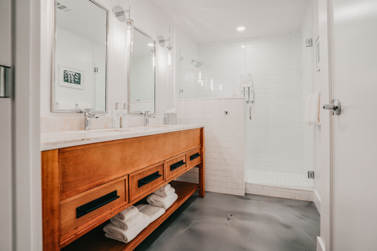 Bathroom 5, Colton House Hotel, Travis