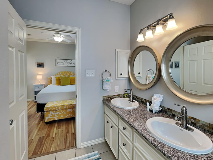 Bathroom 3, Blue Curlew, Galveston
