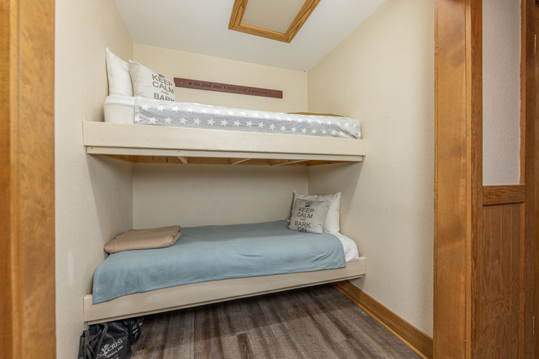 Bedroom 2, Magnolia Place 5 - Eight Bedroom Chalet, Sevier