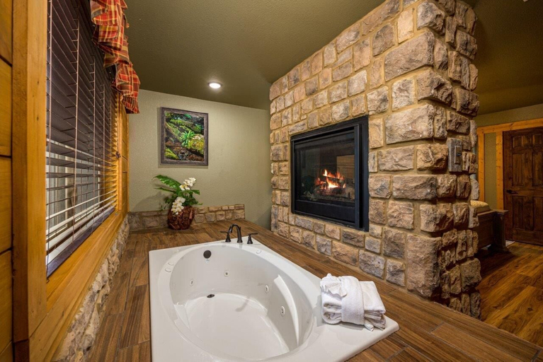 Bathroom 3, Almost Heaven, Sevier