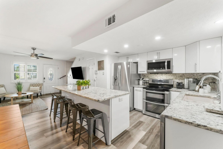Private kitchen 2, Spring Special Canal View Ocean Pool 0 Clean FEE, Bay