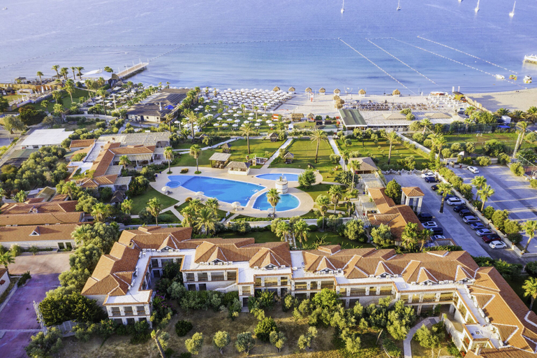 Exterior & Views
