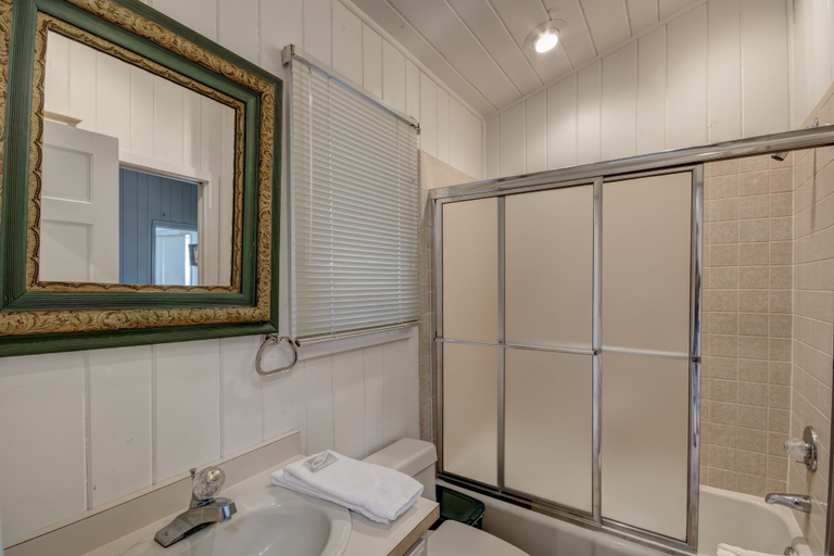 Bathroom 4, Hill Top Mountain View, Lincoln