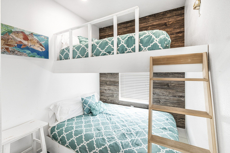 Bedroom 3, Blue Fin House- Pet Friendly & Boardwalk to the Beach!, Nueces
