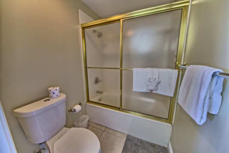 Bathroom 3, Wondrous Condo with Beach Access and Poolside Beach - Unit 2103 by RedAwning, Bay