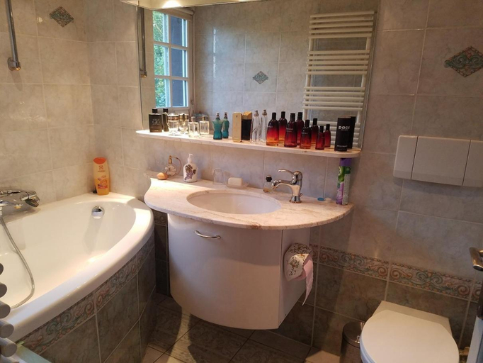 Bathroom 4, Villa Normandy, Seine-Saint-Denis