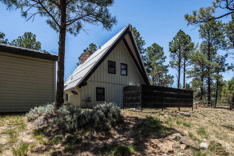 Exterior & Views 2, The Cabin on Center, Lincoln