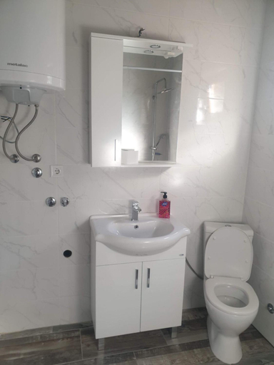 Bathroom 1, Konak Mara- Komovi