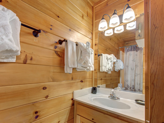 Bathroom 3, Macys Hideaway, Sevier