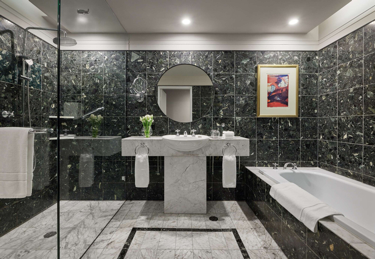 Bathroom 18