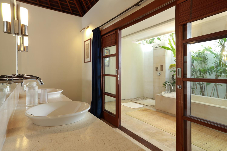 Bathroom 18