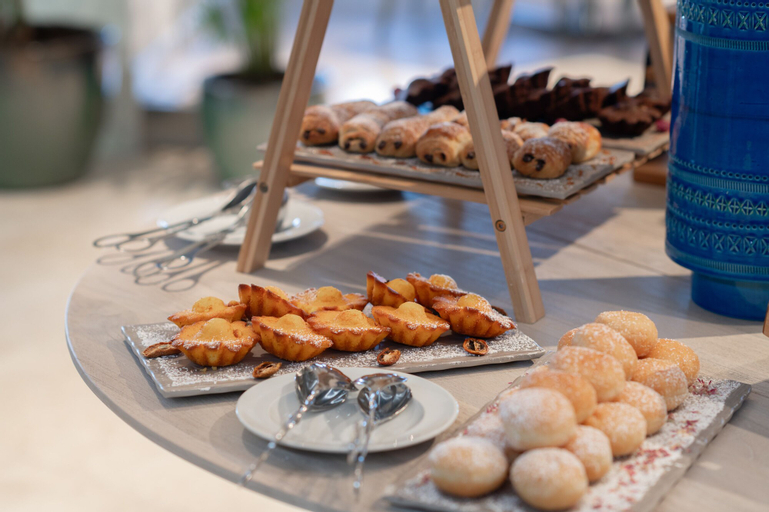 Food & Drinks 7