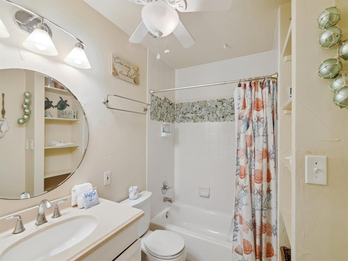 Bathroom 4, Sea Delight, Galveston