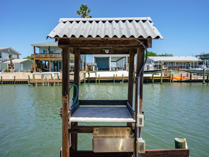 Exterior & Views 2, Hard Heads Headquarters, Aransas