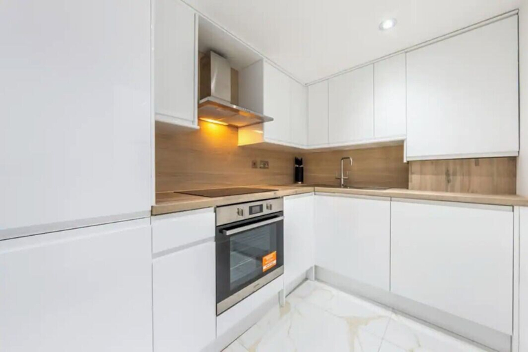 Others 4, The Paddington Residences, London