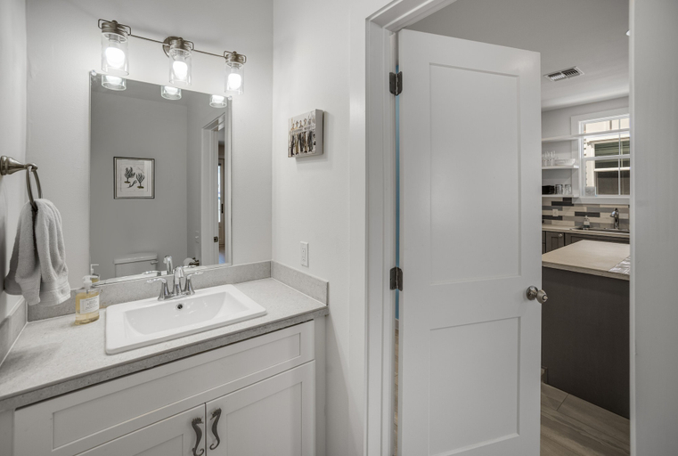Bathroom 4, Sea Glass Cottage, Nueces