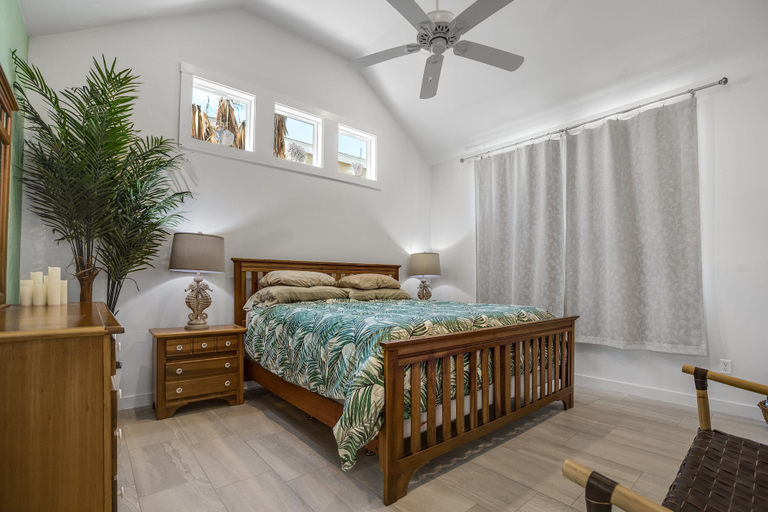 Bedroom 3, Sea Glass Cottage, Nueces