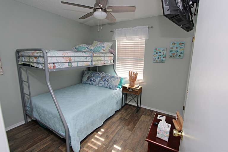 Bedroom 3, The Peaceful One, Baldwin