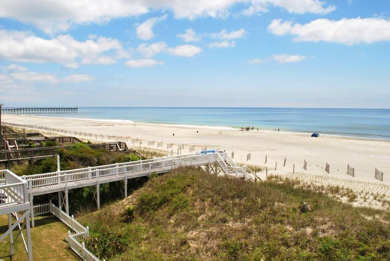 Beach 3, Our Sand Dune 5 Bedroom Home by RedAwning, Brunswick