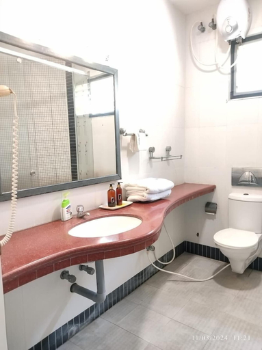 Bathroom 5, JTC Club Resort, Tiruppur