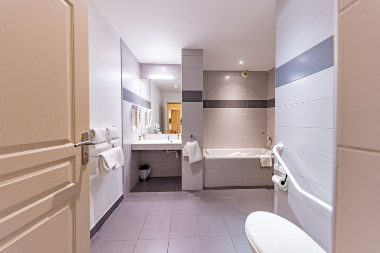 Bathroom 5, Hôtel Princes de Catalogne, Pyrénées-Orientales