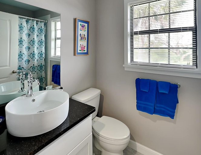 Bathroom 4, Ocean Dreams, Flagler
