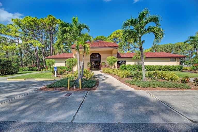 Exterior & Views 2, Village des Pins 3645, Sarasota