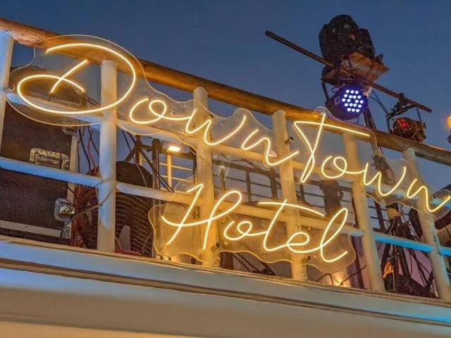 Others 3, DownTown Hotel, Sant Katrin