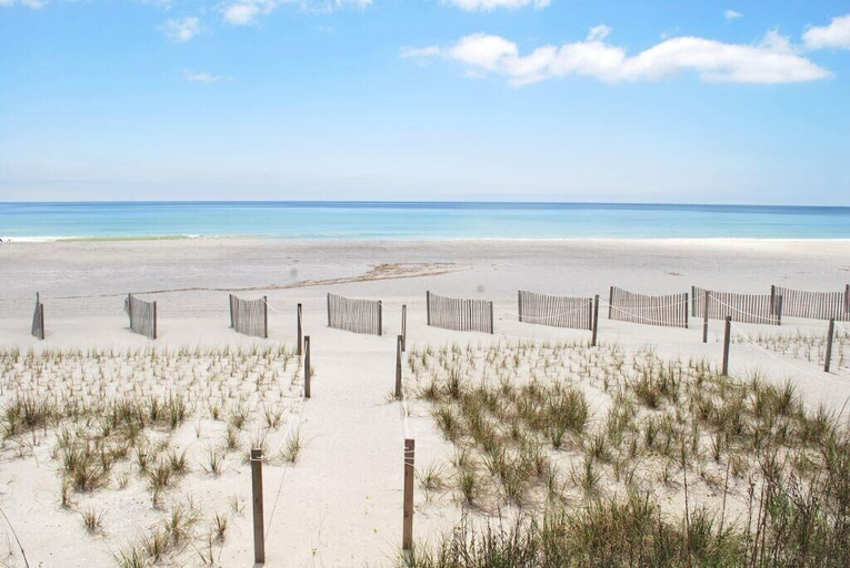 Beach 2, Our Sand Dune 5 Bedroom Home by RedAwning, Brunswick