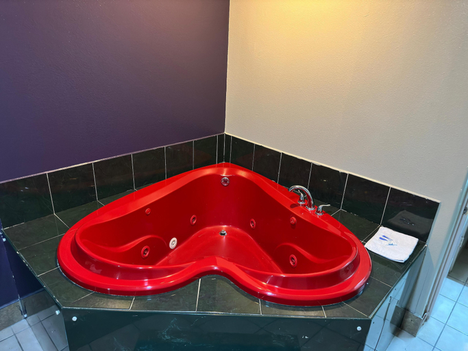 Bathroom 4, Texas Inn and Suites RGV, Hidalgo