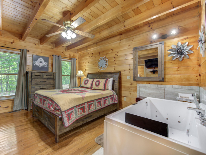 Bedroom 2, Macys Hideaway, Sevier