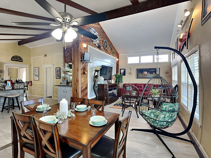 Food & Drinks, Sea Isle Serenity, Galveston