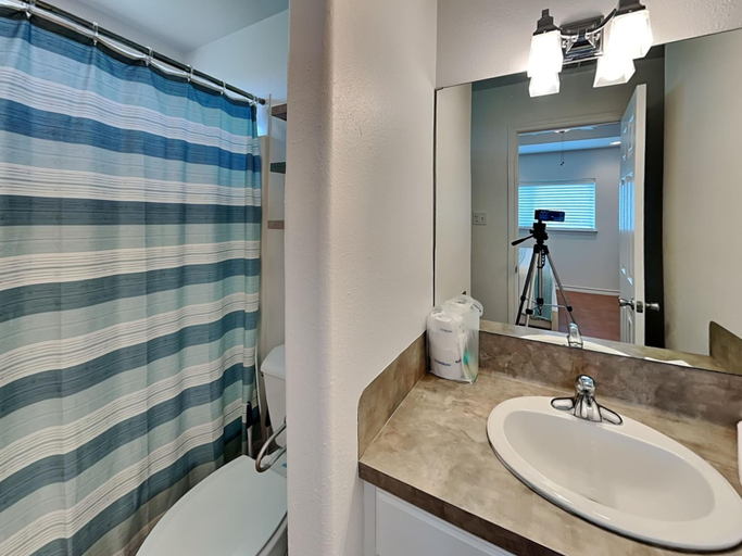 Bathroom 4, Bay-be-blue, Aransas