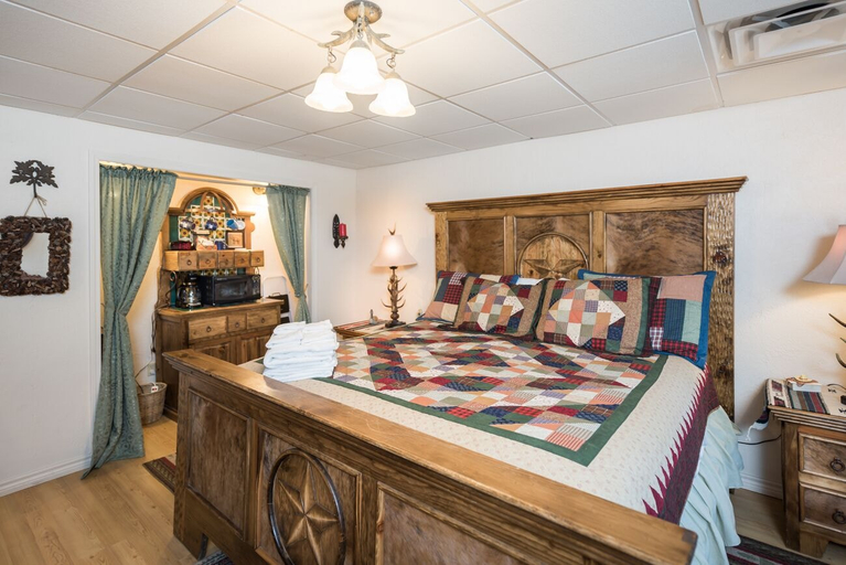 Bedroom 3, Cedar Creek Retreat, Lincoln