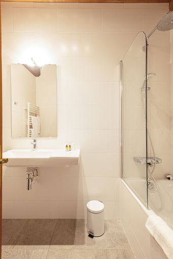 Bathroom 4, Hôtel Belle Epoque, Côte-d'Or