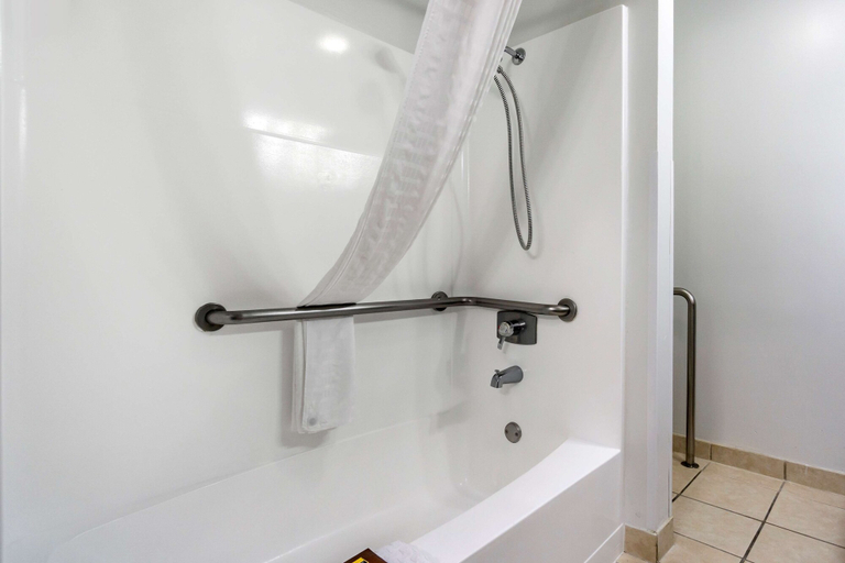 Bathroom 4, Best Western Plus Lake Front Hotel, Grant