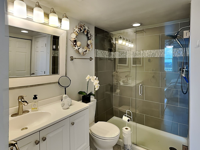 Bathroom, Estero Beach and Tennis 701b, Lee