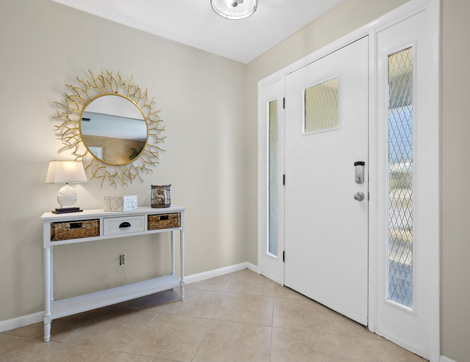 Bathroom 4, Paws In Paradise, Lee