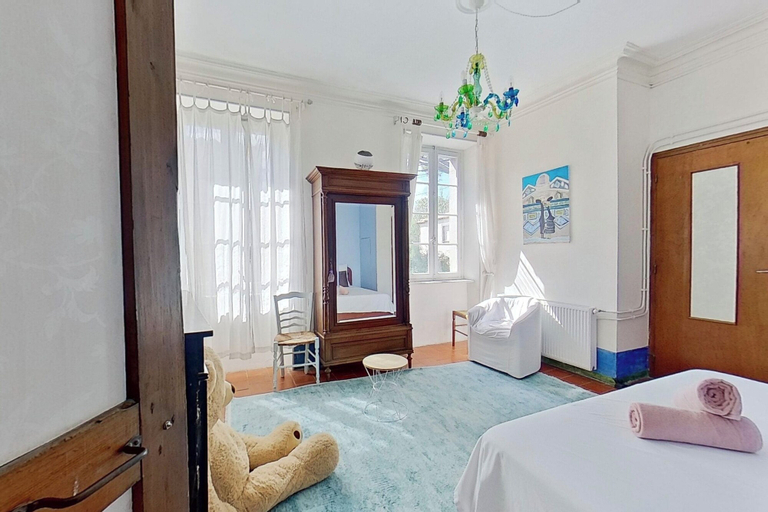 Bedroom 4, Les 2 Droles d'Oiseaux, Aude