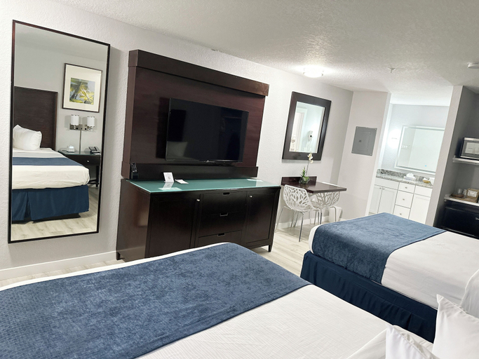 Bedroom 3, Lantern Inn & Suites, Manatee